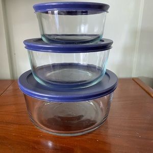 Set of 3 nesting pyrex storage bowls